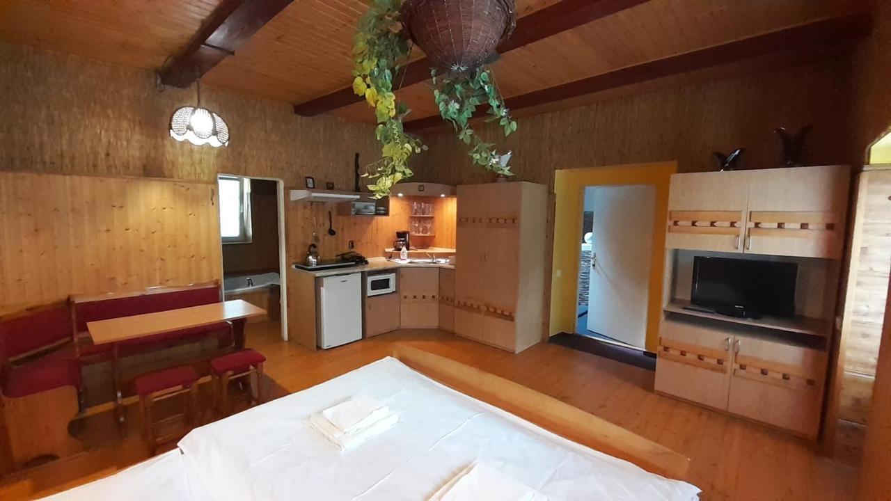 Resort Chribska Apartmany Adri Buitenkant foto